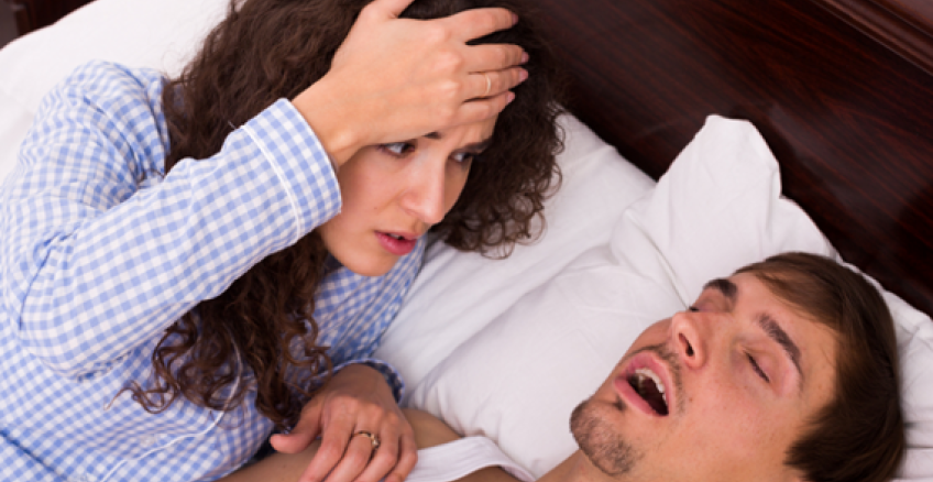 ¿Por qué hablamos cuando estamos dormidos?